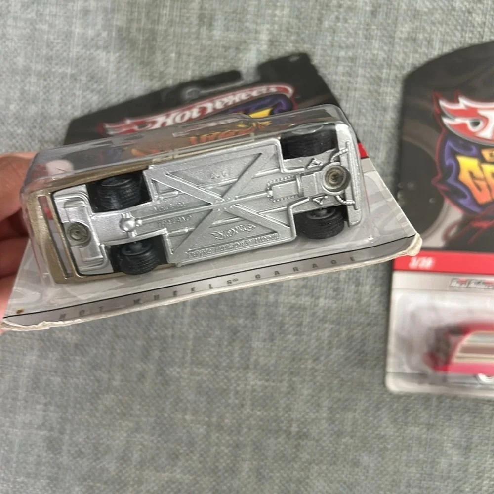 2009 Hot wheels bundle three Larry’s Garage Real Riders